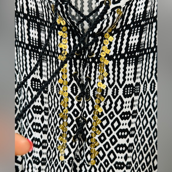 Black & White Ikat Tribal PRint Sleeveless Top By Ruby Rd. Size L - Picture 8 of 8